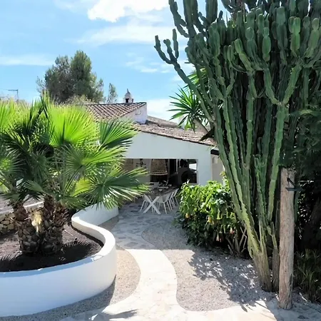 Spacious Retreat With Games *