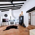 Spacious Retreat With Games Willa