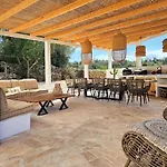 Spacious Retreat With Games *