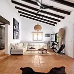 Spacious Retreat With Games
