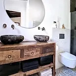 Spacious Retreat With Games