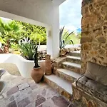Spacious Retreat With Games Willa Benissa