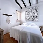 Willa Spacious Retreat With Games Benissa