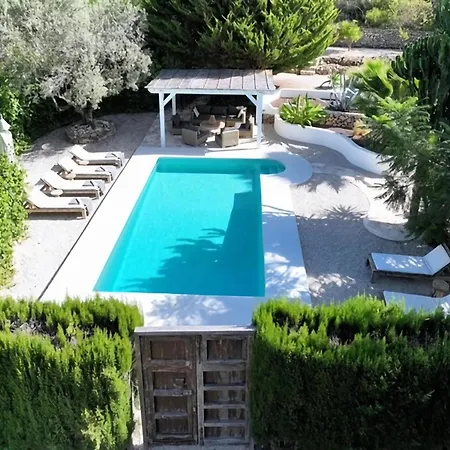 Spacious Retreat With Games Benissa
