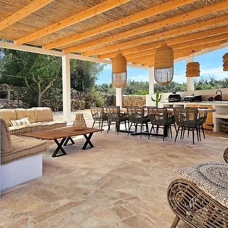 Spacious Retreat With Games *