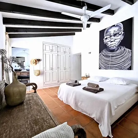 Spacious Retreat With Games *