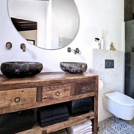 Spacious Retreat With Games