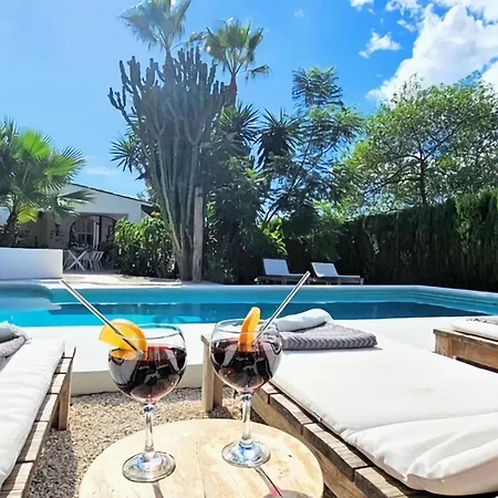 Spacious Retreat With Games *
