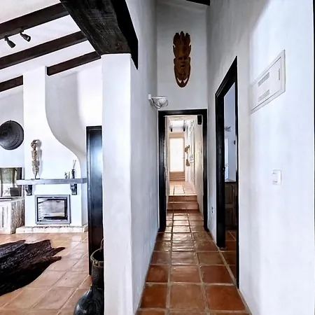 Spacious Retreat With Games
