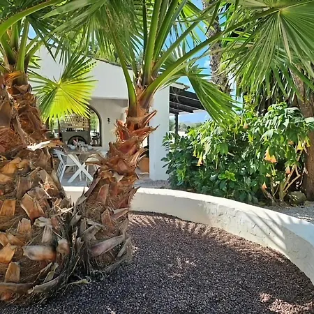 Spacious Retreat With Games *