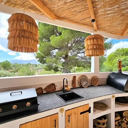 Spacious Retreat With Games *